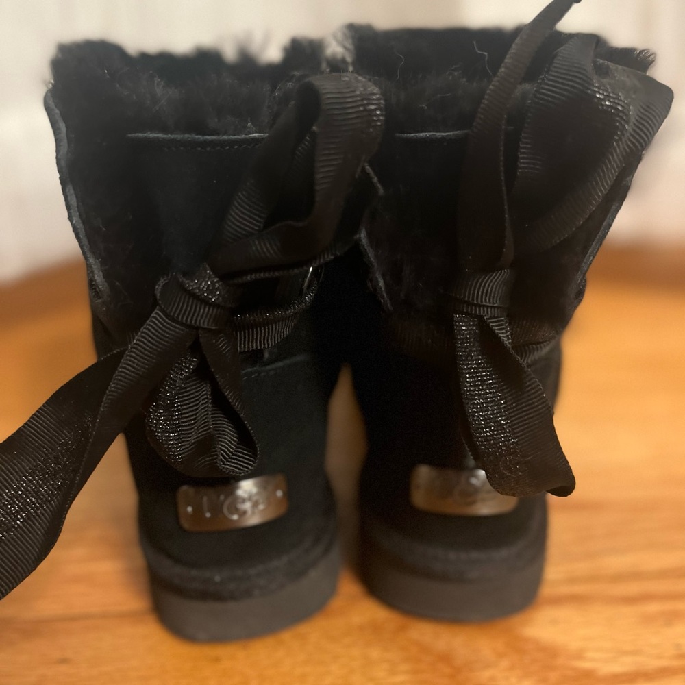 UGG- Women's Bailey Bow boots